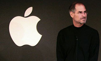 Стив Джобс покидает пост CEO в Apple